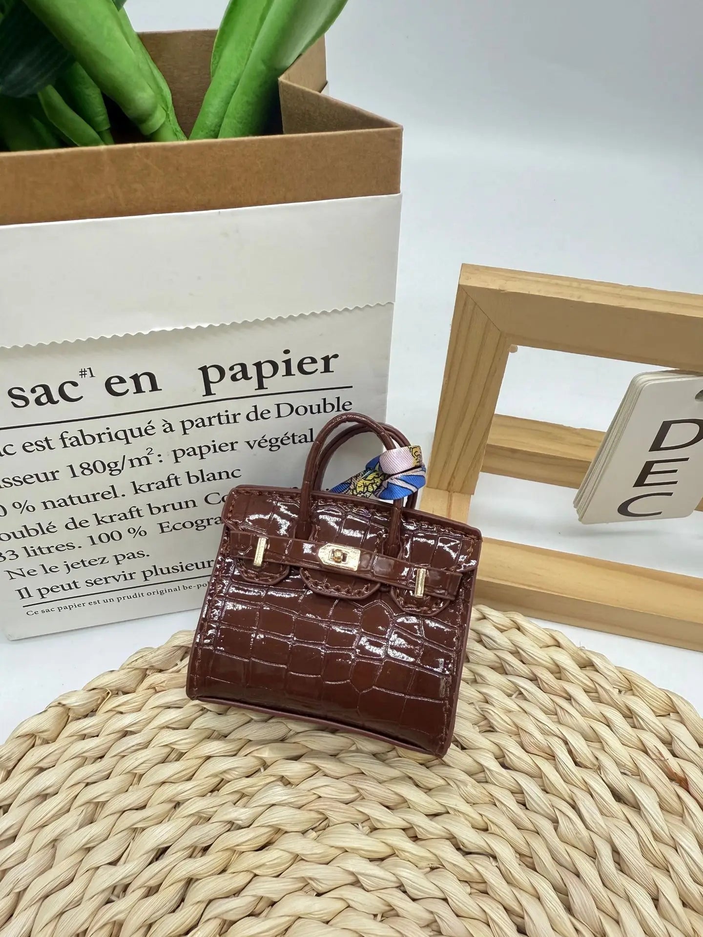 Mini Crocodile Pattern Earphone Case - Compact Travel Accessory Pouch