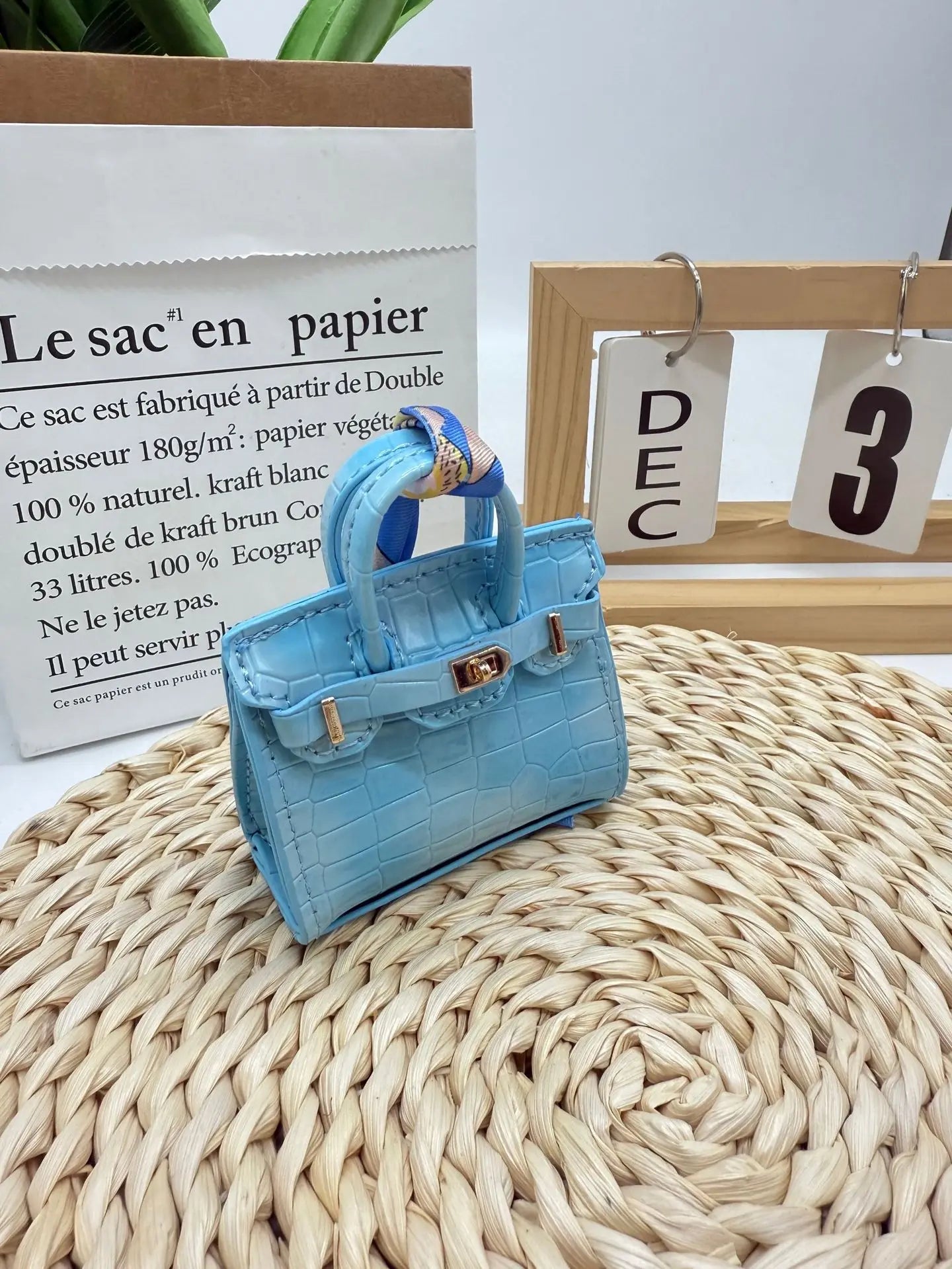 Mini Crocodile Pattern Earphone Case - Compact Travel Accessory Pouch